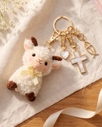 What comes in the set: a plush lamb, a pearl heart, a pearl cross and a gold fish on one gold ring
